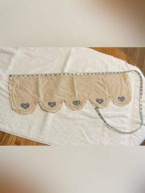 Beige Scalloped Hem Shelf Doile with Blue Heart Appliqués